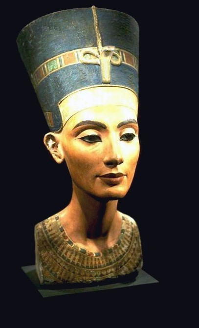Portait of Nefertiti restored in Photoshop